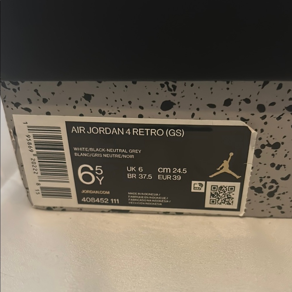 Air Jordan 4 Retro White and Gray Sneakers - Picture 5 of 7